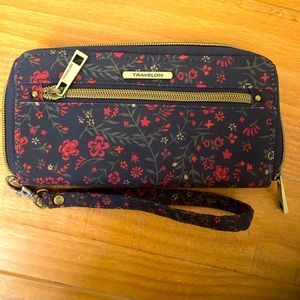 Travelon  wallet wristlet